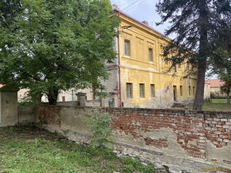 Chateau Kastice 33